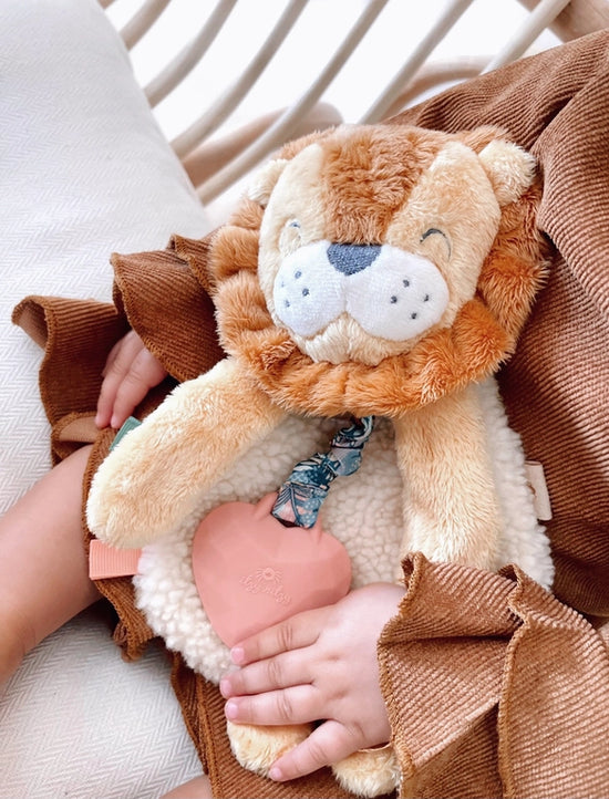 Load image into Gallery viewer, Itzy Friends Lovey™ Plush - Lion
