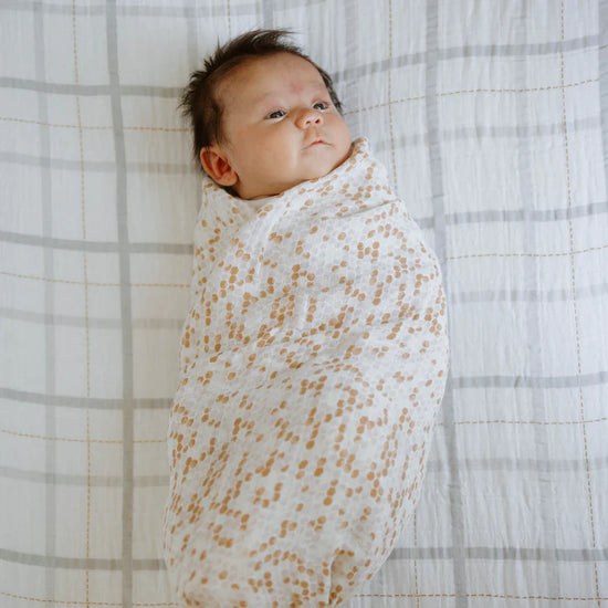 Load image into Gallery viewer, Garden Bees Cotton Muslin Swaddle Blanket Set
