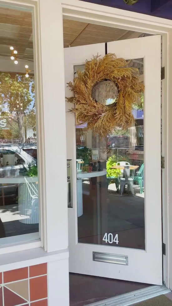 Load and play video in Gallery viewer, Round Faux Pampas Grass Wreath
